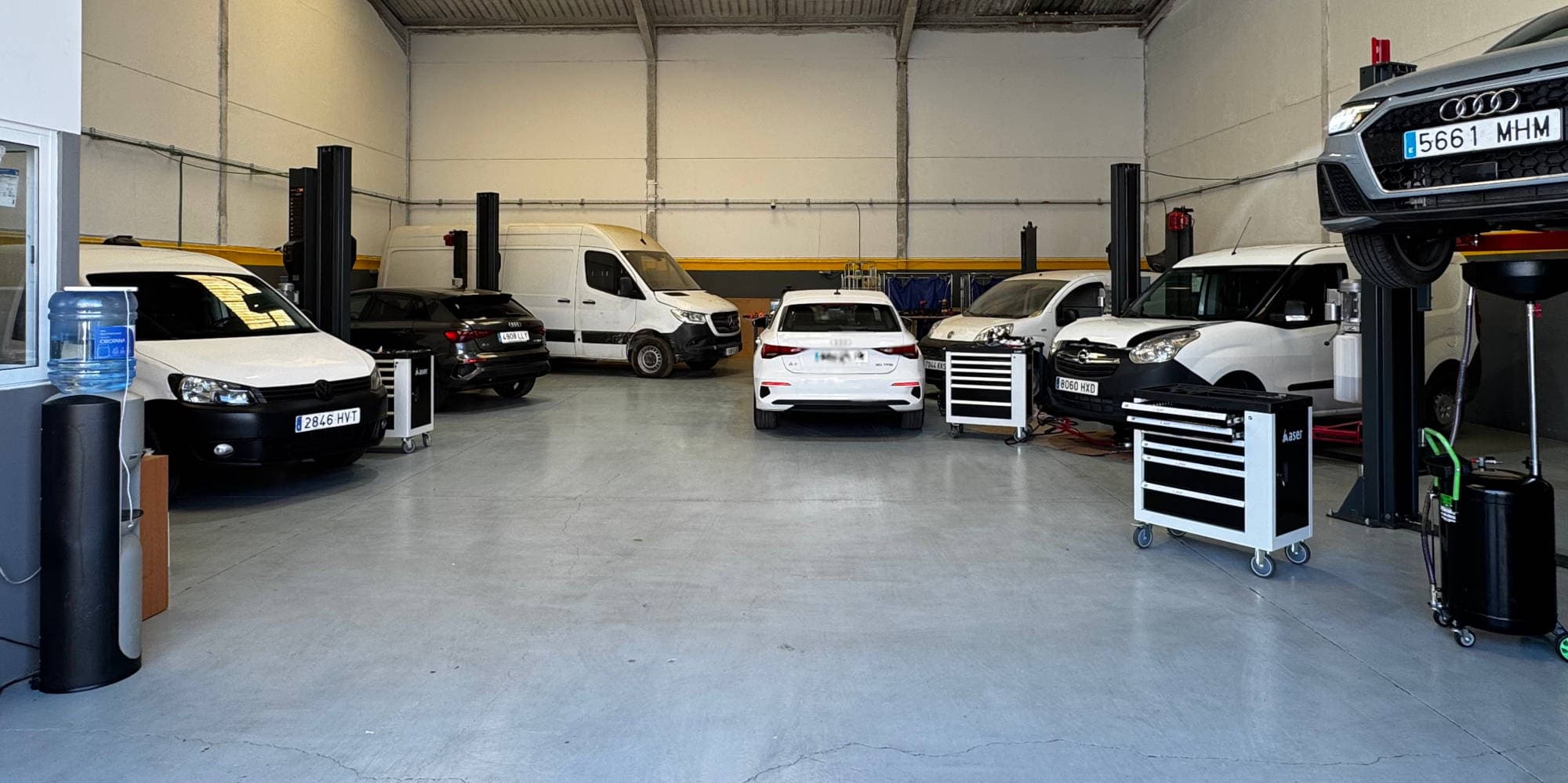 Elevador y zona de trabajo